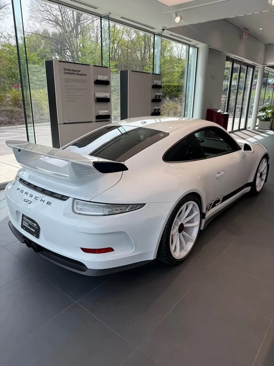 2015 Porsche 991 GT3 - Image 4 of 10