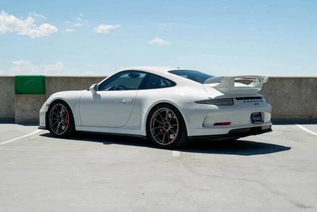 2015 Porsche 991 GT3 - Image 17 of 31