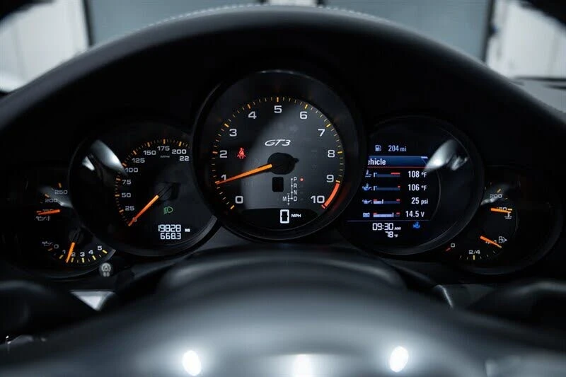 2015 Porsche 991 GT3 - Image 17 of 31