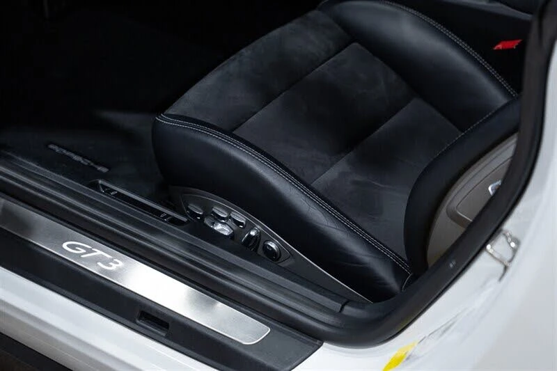 2015 Porsche 991 GT3 - Image 25 of 31