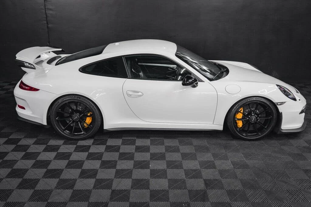 2015 Porsche 991 GT3 - Image 17 of 31