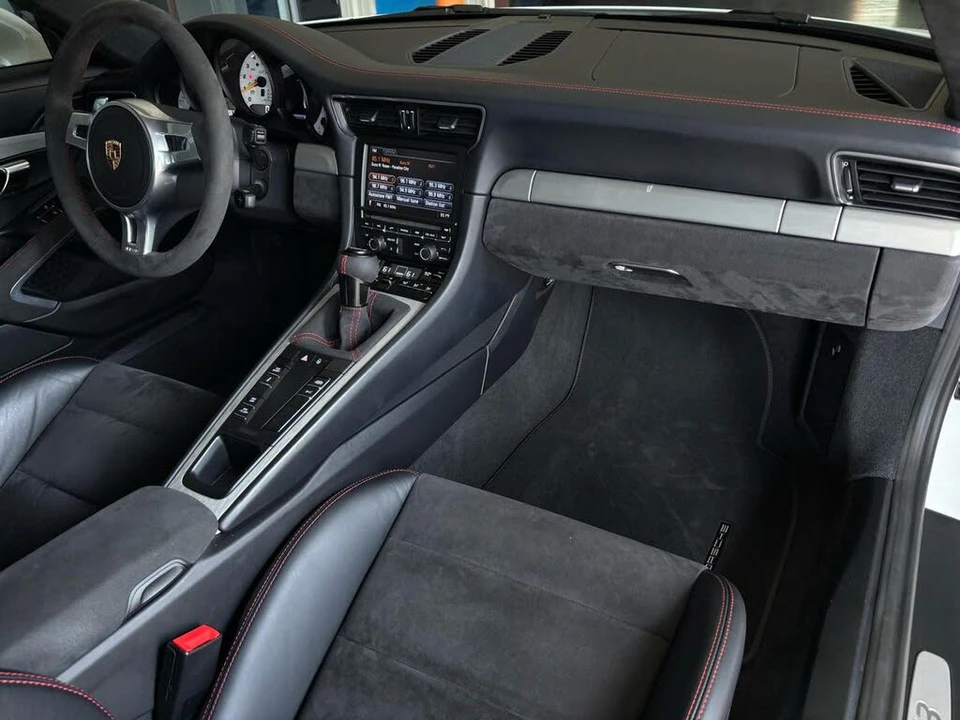 2015 Porsche 991 GT3 - Image 25 of 31