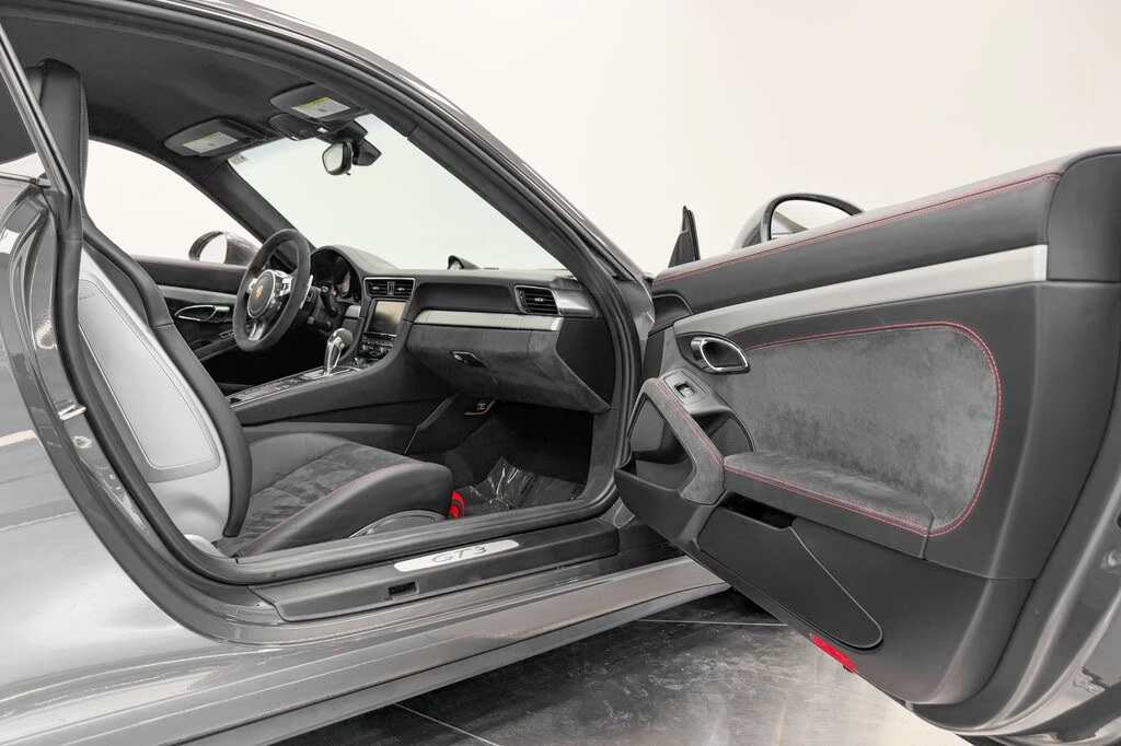 2015 Porsche 991 GT3 - Image 28 of 31
