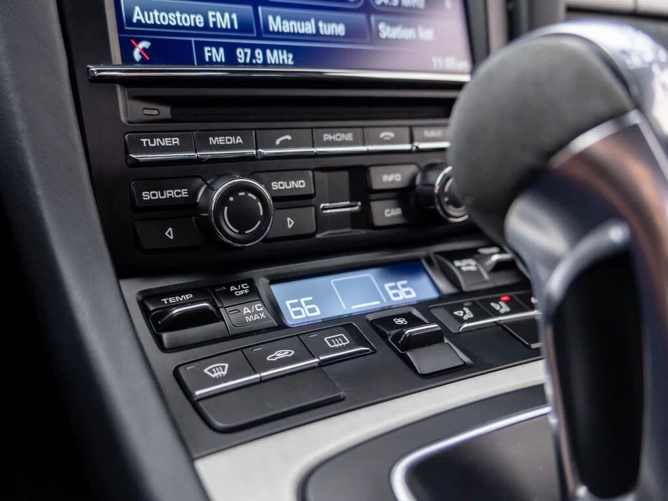 2015 Porsche 991 GT3 - Image 25 of 31