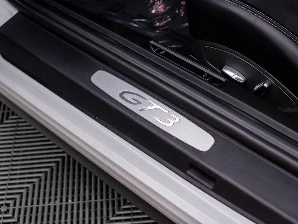 2015 Porsche 991 GT3 - Image 16 of 31