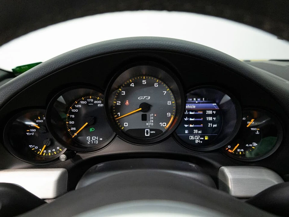 2015 Porsche 991 GT3 - Image 24 of 31