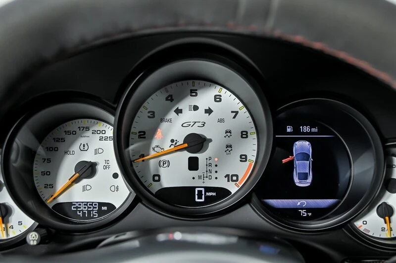 2015 Porsche 991 GT3 - Image 23 of 31