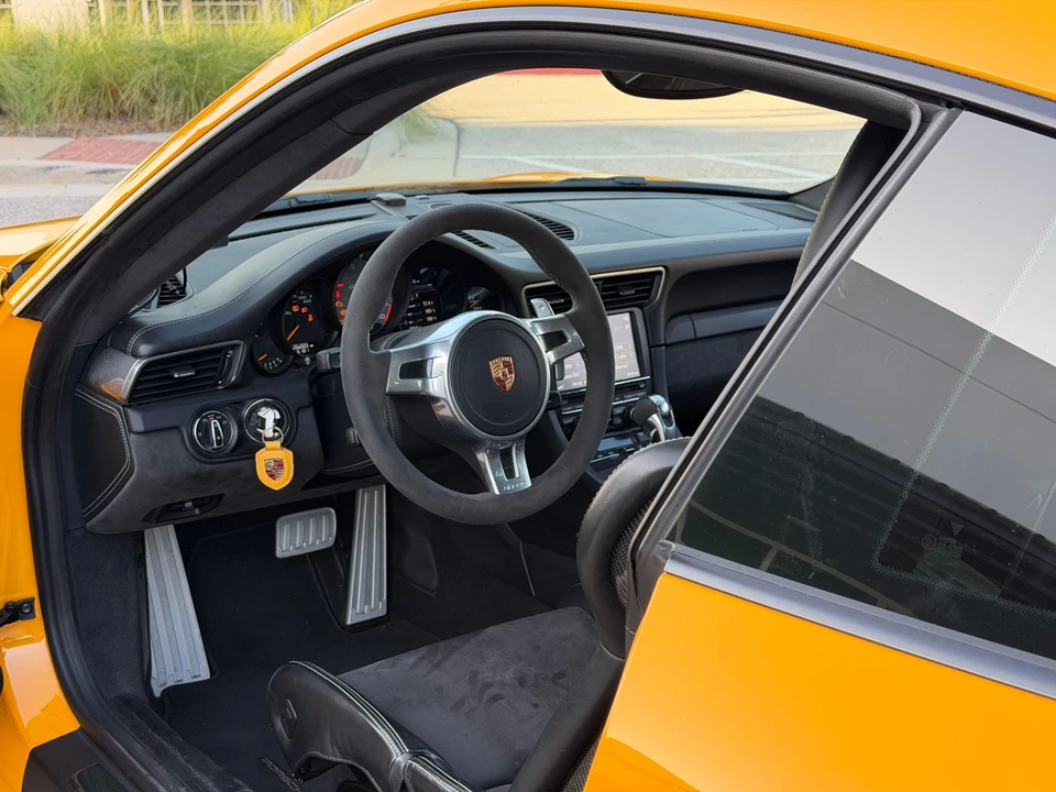 2015 Porsche 991 GT3 - Image 30 of 31
