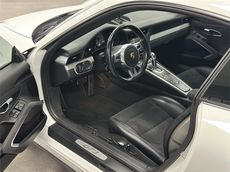 2015 Porsche 911 - Image 10 of 14
