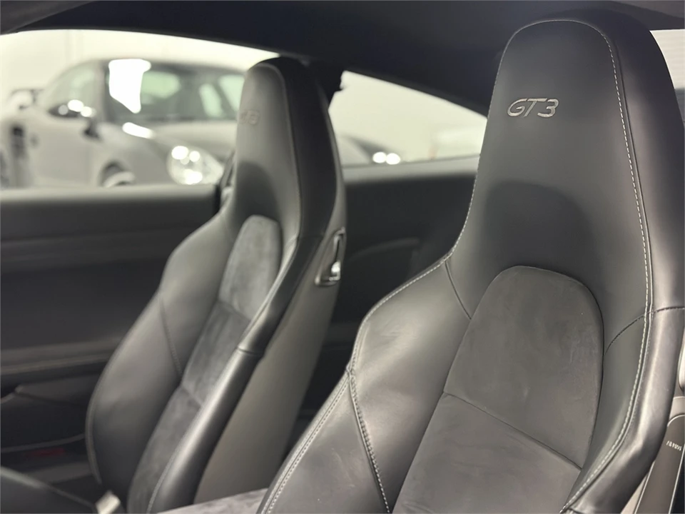 2015 Porsche 911 - Image 11 of 14