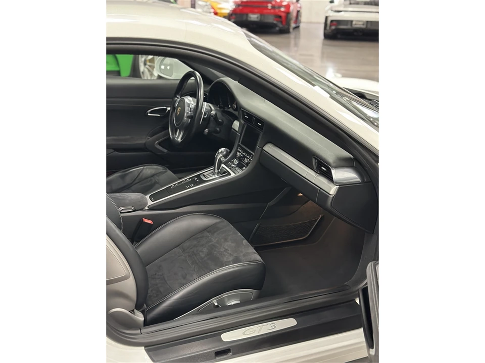 2015 Porsche 911 - Image 12 of 14