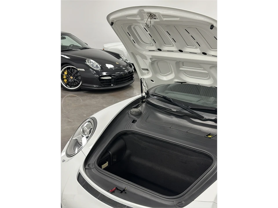 2015 Porsche 911 - Image 13 of 14