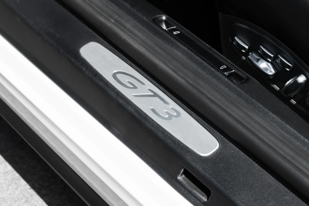 2015 Porsche 991 GT3 - Image 25 of 31