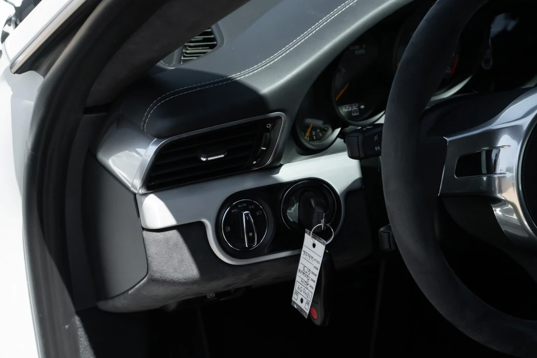 2015 Porsche 991 GT3 - Image 18 of 31