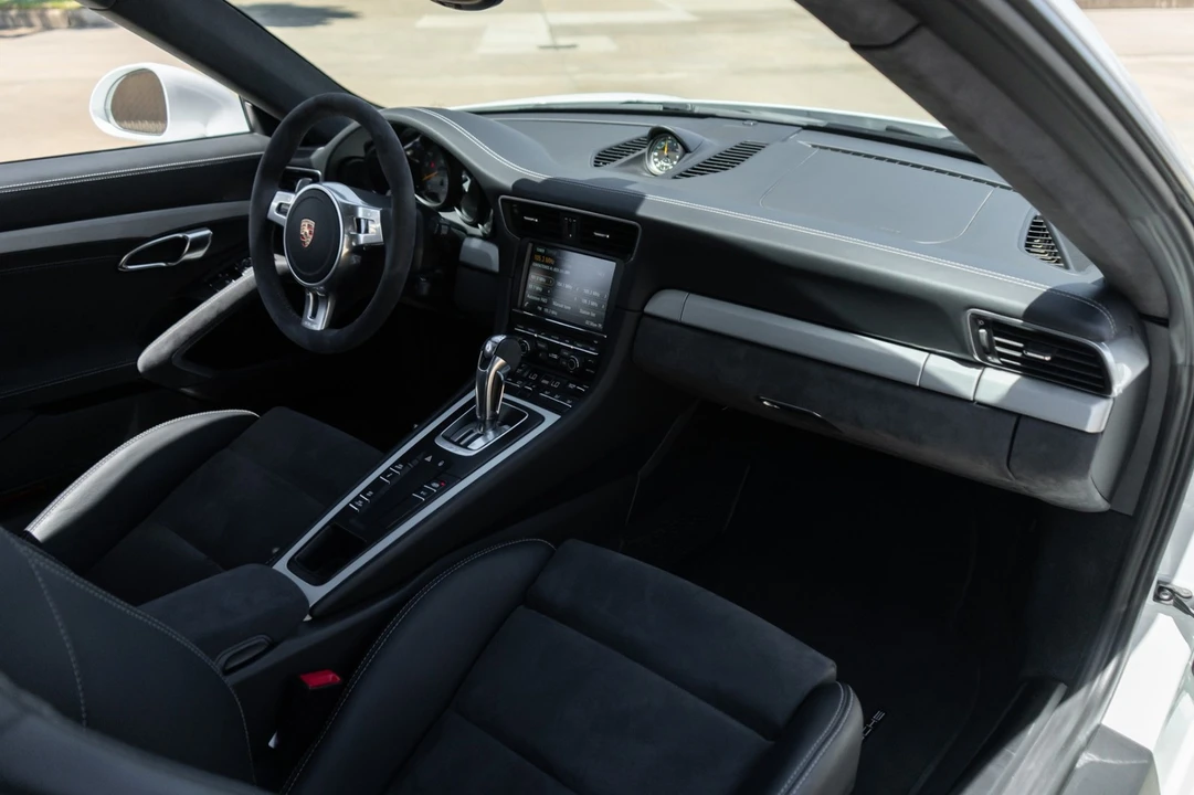 2015 Porsche 991 GT3 - Image 16 of 31