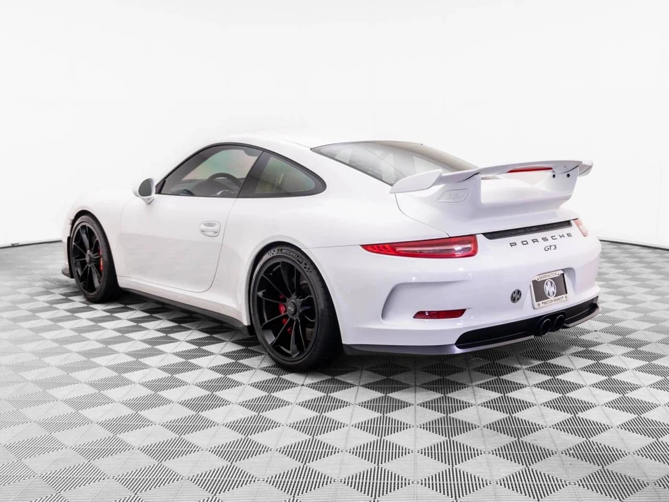 2015 Porsche 991 GT3 - Image 3 of 5