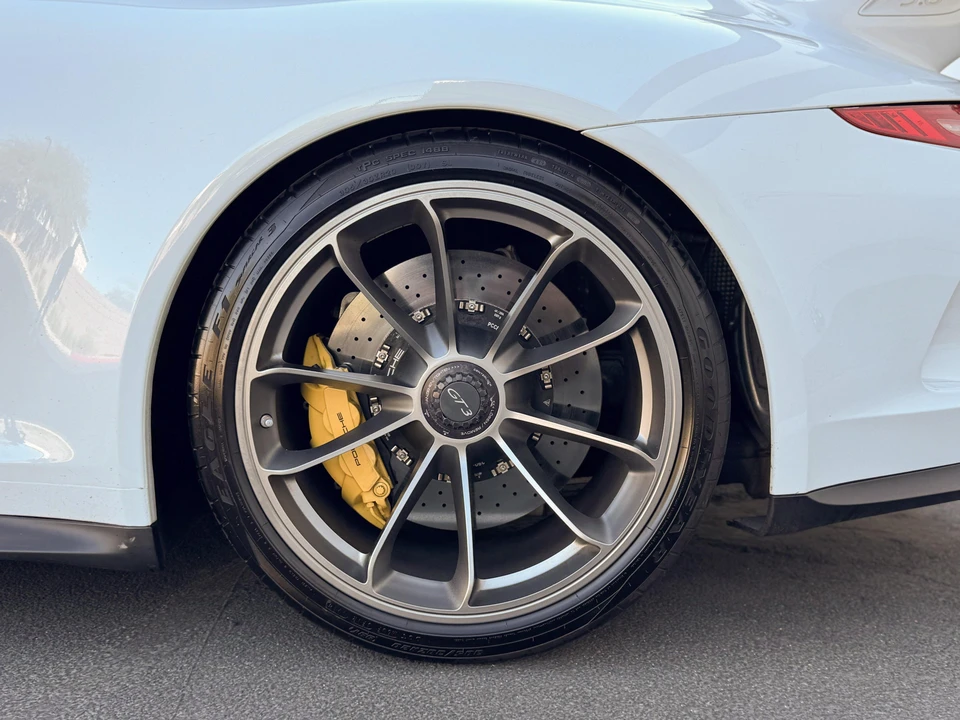 2015 Porsche 991 GT3 - Image 28 of 31