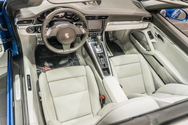 2015 Porsche 991 Targa 4 & 4S - Image 9 of 10