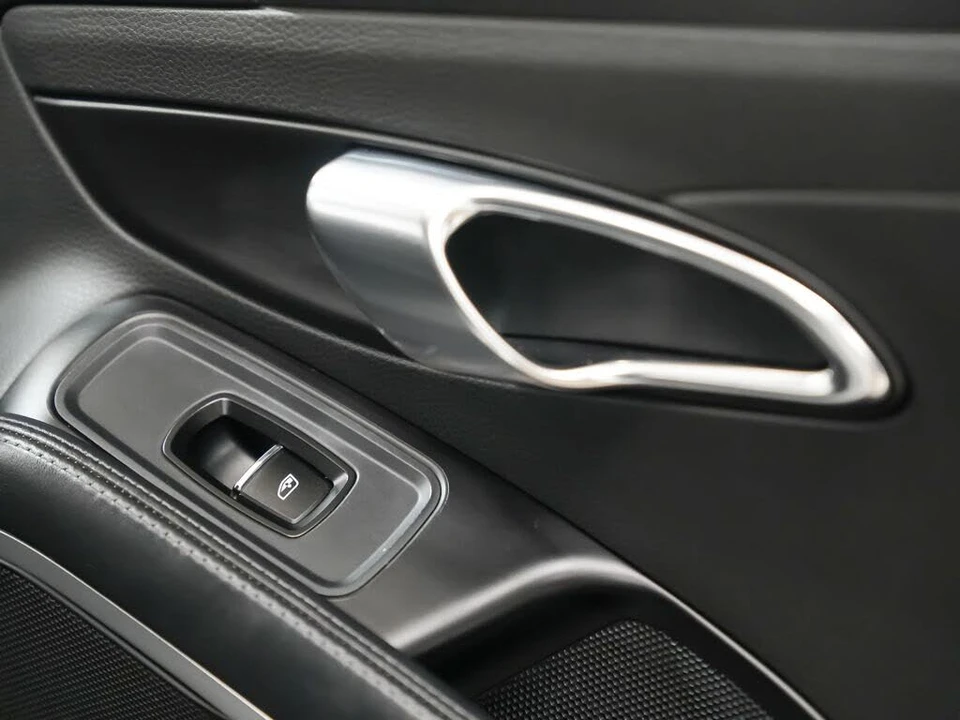 2015 Porsche 991 Targa 4 & 4S - Image 16 of 31