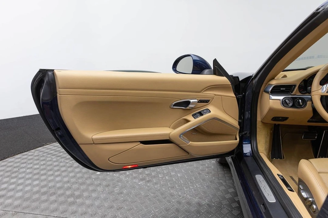 2015 Porsche 991 Targa 4 & 4S - Image 13 of 31