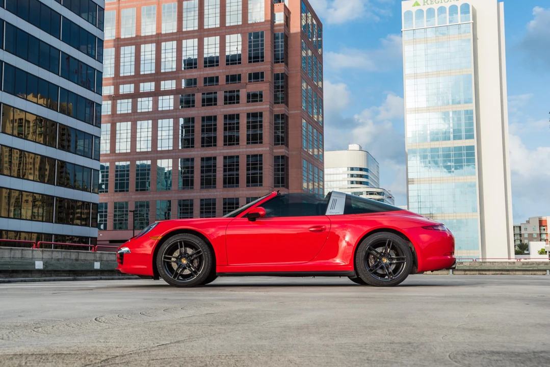 2015 Porsche 991 Targa 4 & 4S - Image 13 of 31