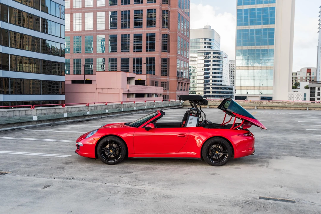 2015 Porsche 991 Targa 4 & 4S - Image 15 of 31