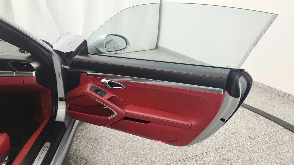 2015 Porsche 991 Targa 4 & 4S - Image 28 of 31