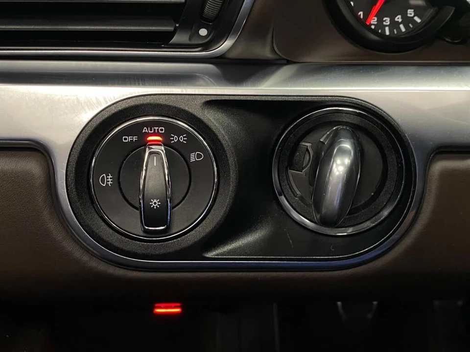 2015 Porsche 991 Targa 4 & 4S - Image 15 of 31