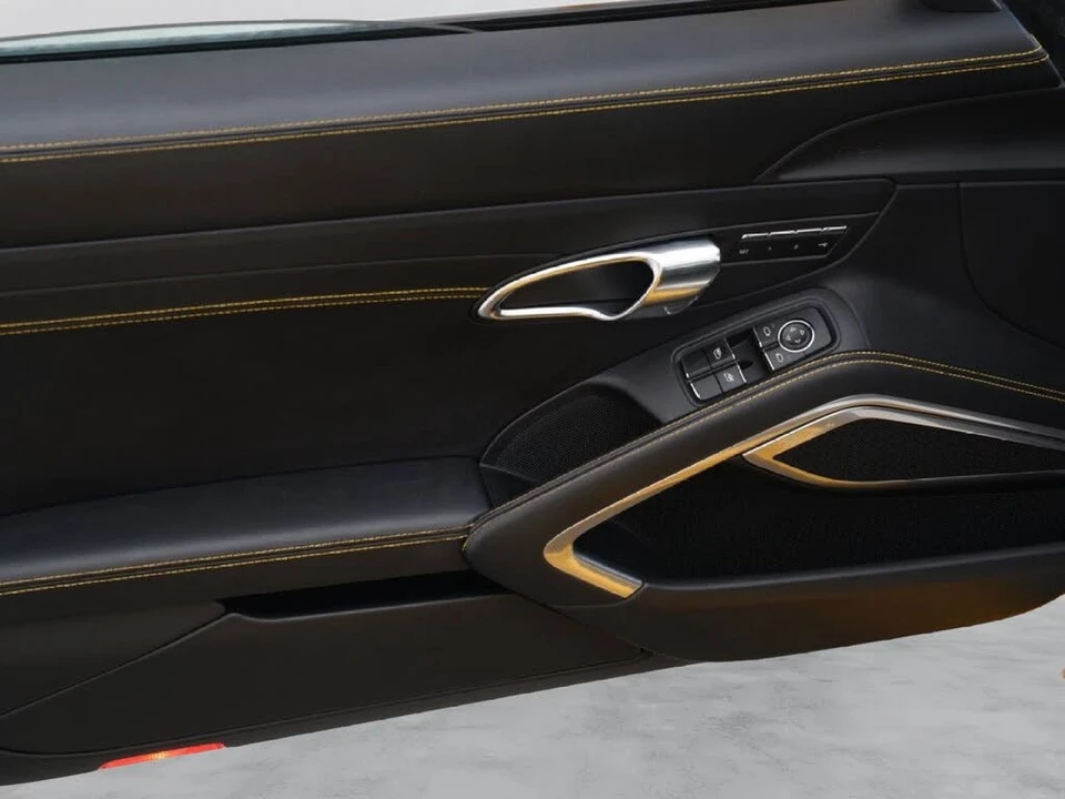 2015 Porsche 991 Targa 4 & 4S - Image 15 of 31