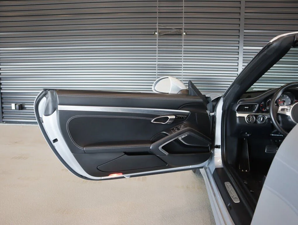 2015 Porsche 991 Targa 4 & 4S - Image 25 of 31