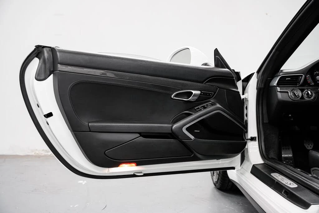 2015 Porsche 991 Targa 4 & 4S - Image 25 of 31
