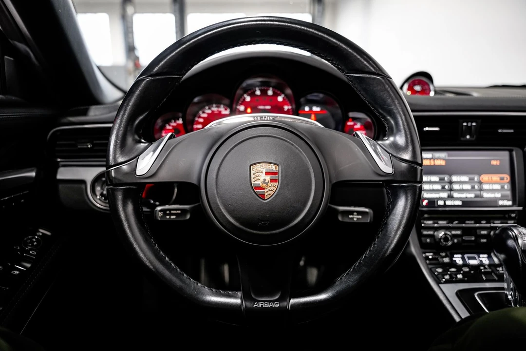 2015 Porsche - Image 10 of 31