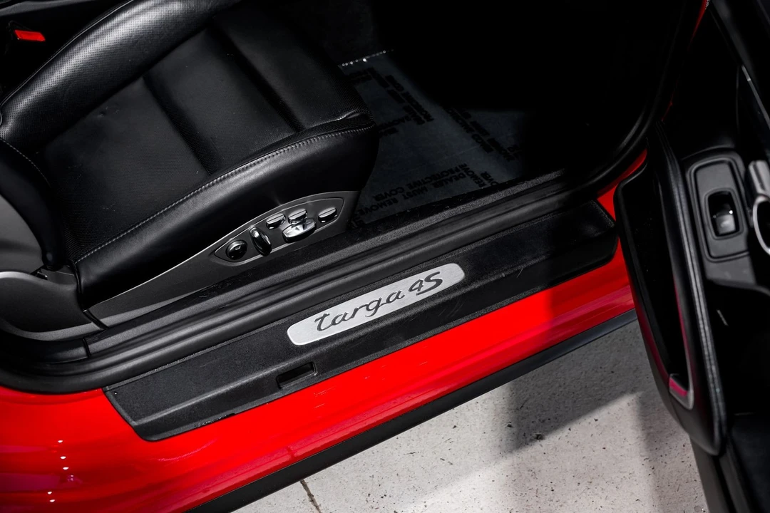 2015 Porsche - Image 27 of 31