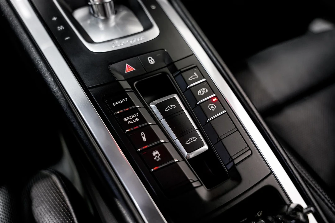 2015 Porsche - Image 17 of 31