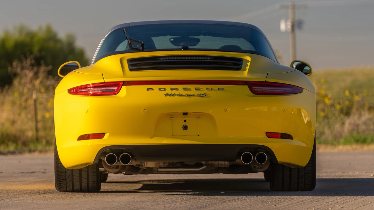 2015 Porsche 991 Targa 4 & 4S - Image 15 of 31