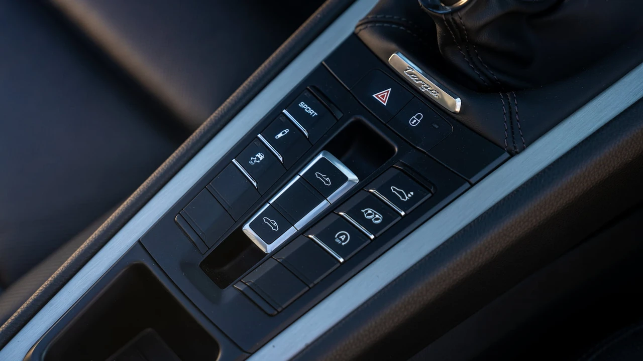 2015 Porsche 991 Targa 4 & 4S - Image 18 of 31
