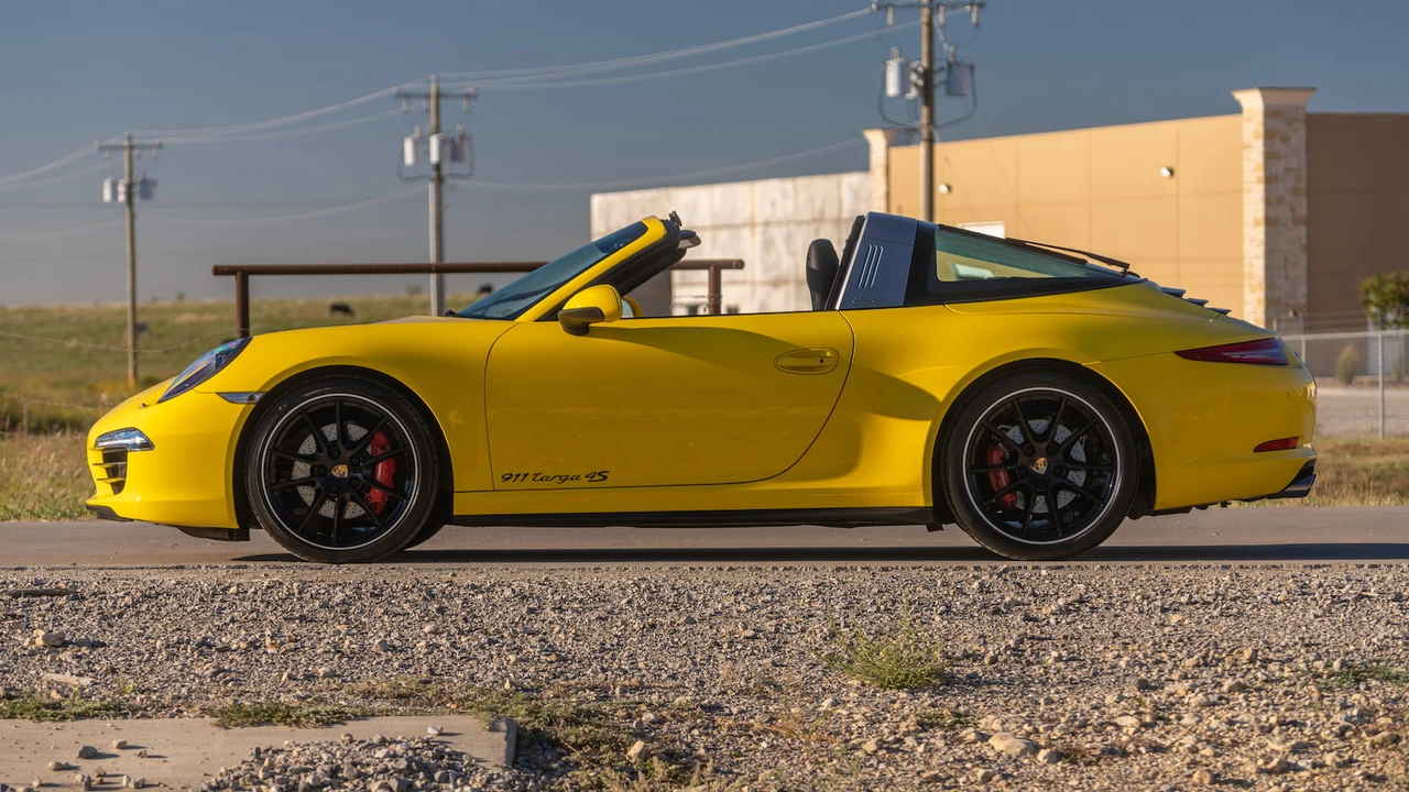 2015 Porsche 991 Targa 4 & 4S - Image 2 of 31