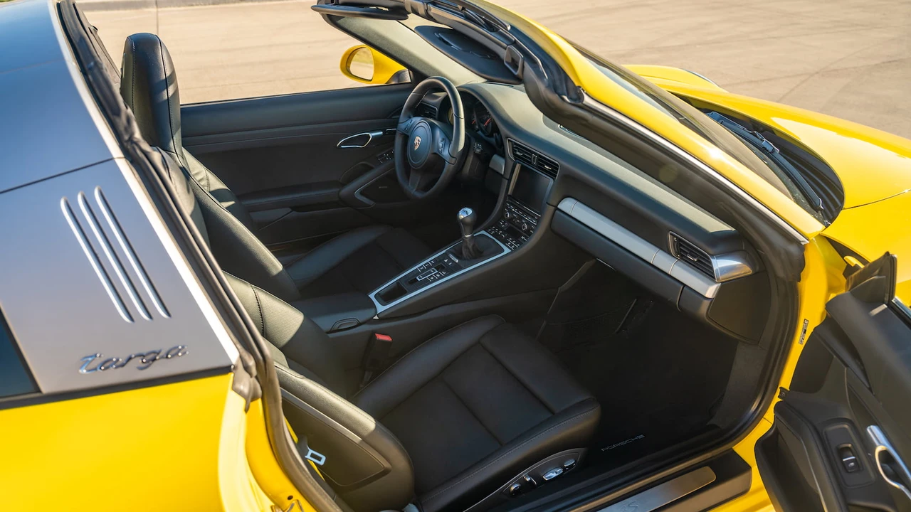 2015 Porsche 991 Targa 4 & 4S - Image 26 of 31