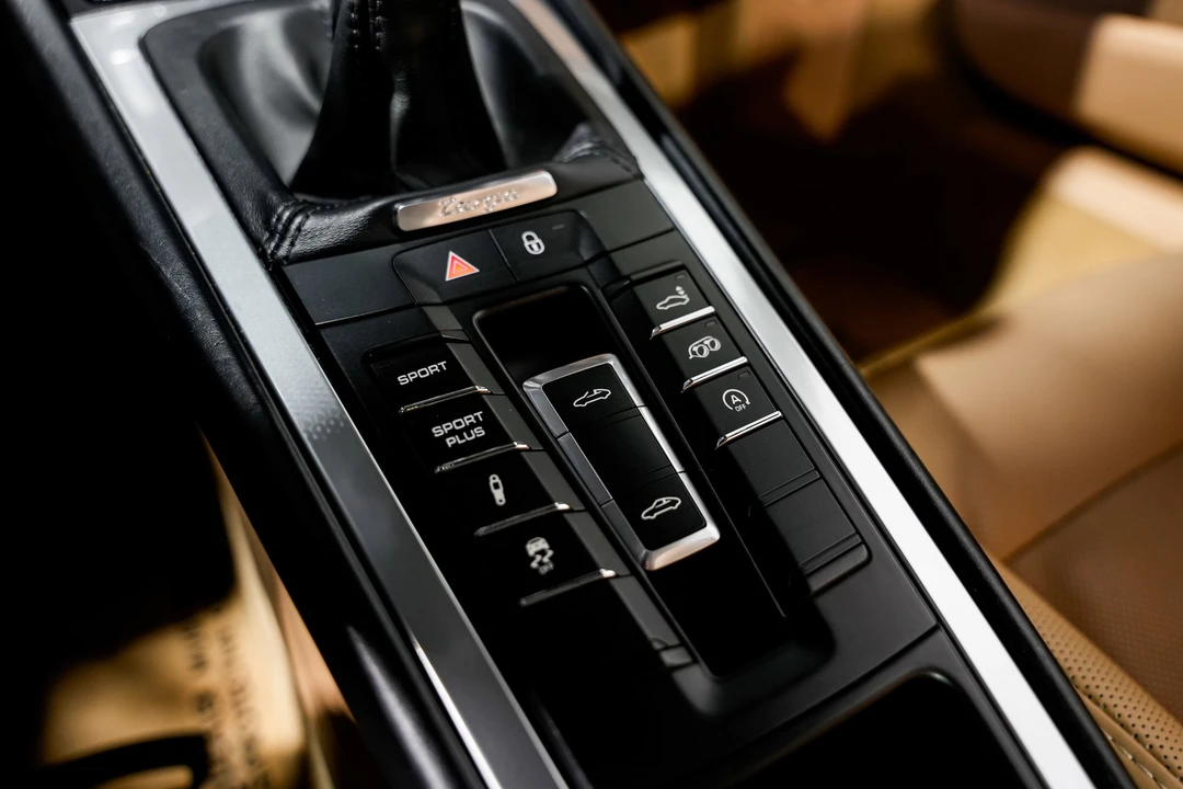 2015 Porsche 991 Targa 4 & 4S - Image 16 of 21