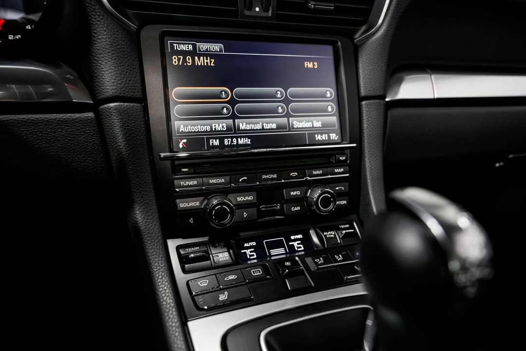 2015 Porsche 991 Targa 4 & 4S - Image 13 of 31