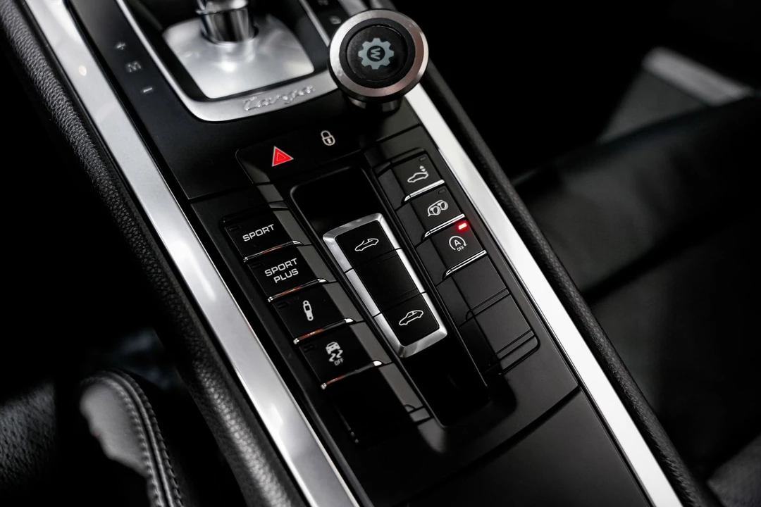 2015 Porsche 991 Targa 4 & 4S - Image 15 of 31