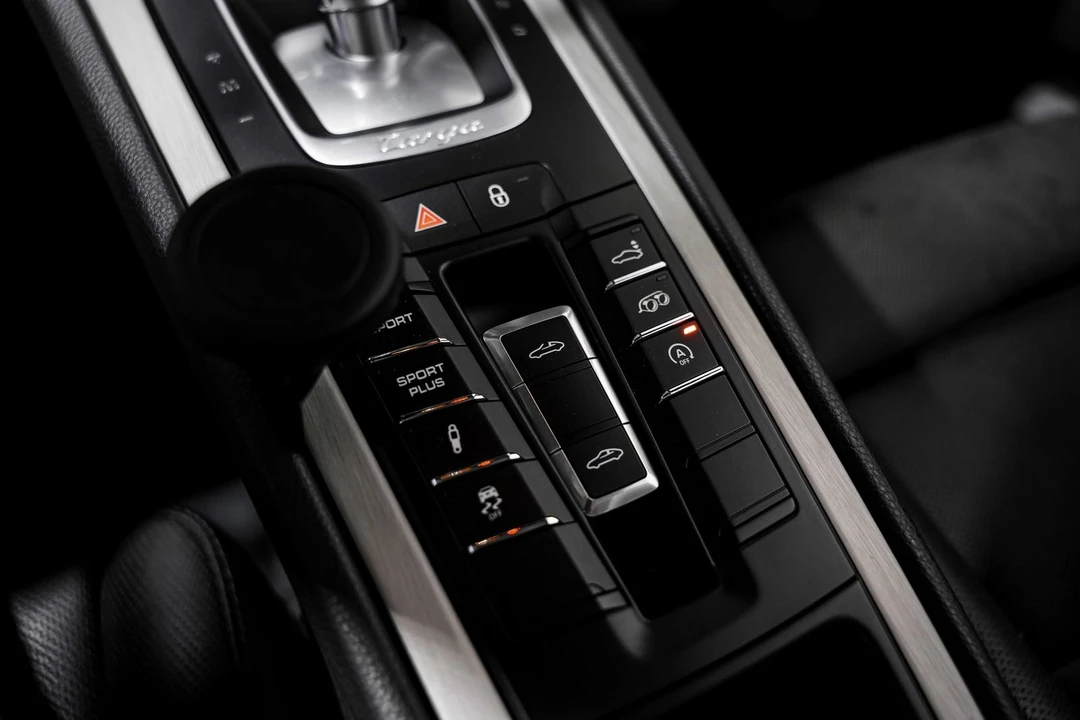 2015 Porsche 991 Targa 4 & 4S - Image 17 of 31