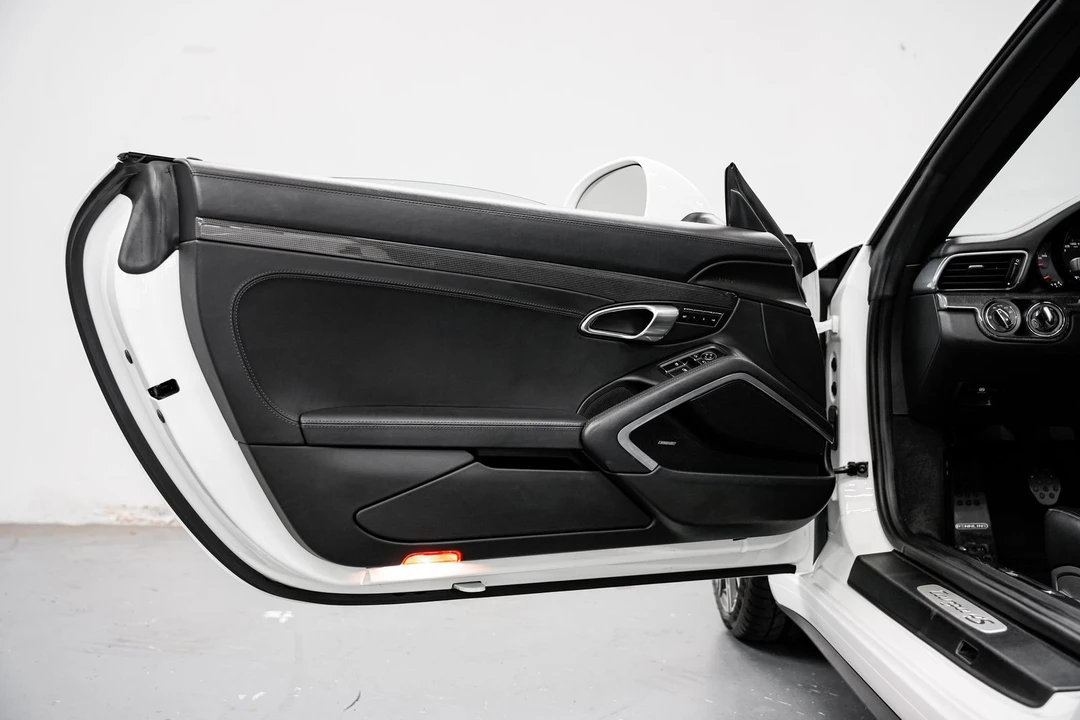 2015 Porsche 991 Targa 4 & 4S - Image 25 of 31