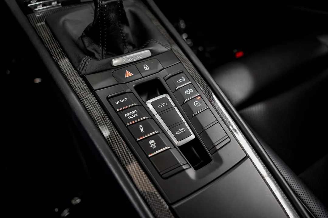 2015 Porsche 991 Targa 4 & 4S - Image 17 of 31
