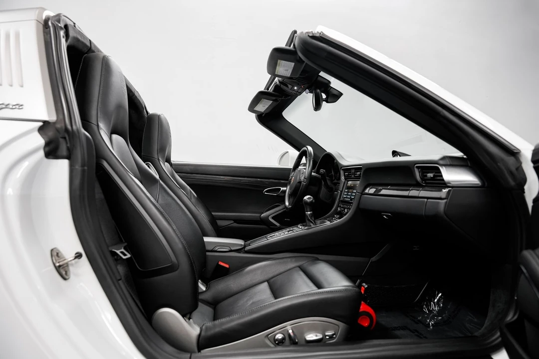 2015 Porsche 991 Targa 4 & 4S - Image 29 of 31