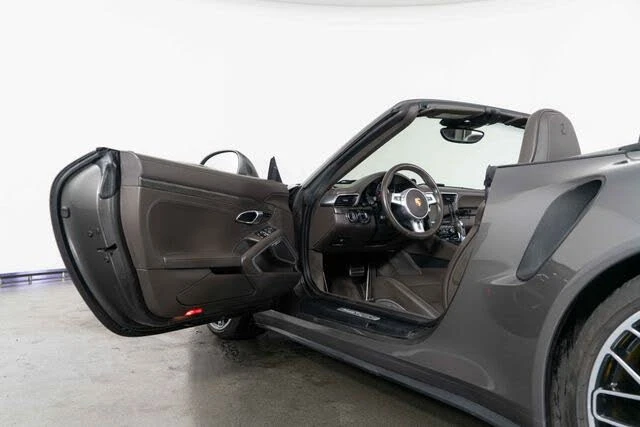 2015 Porsche 991 Turbo S - Image 14 of 31