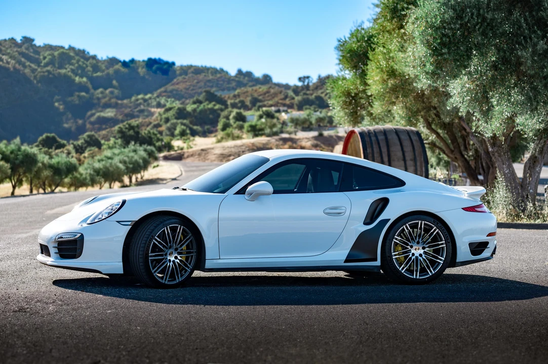 2015 Porsche 991 Turbo S - Image 11 of 31