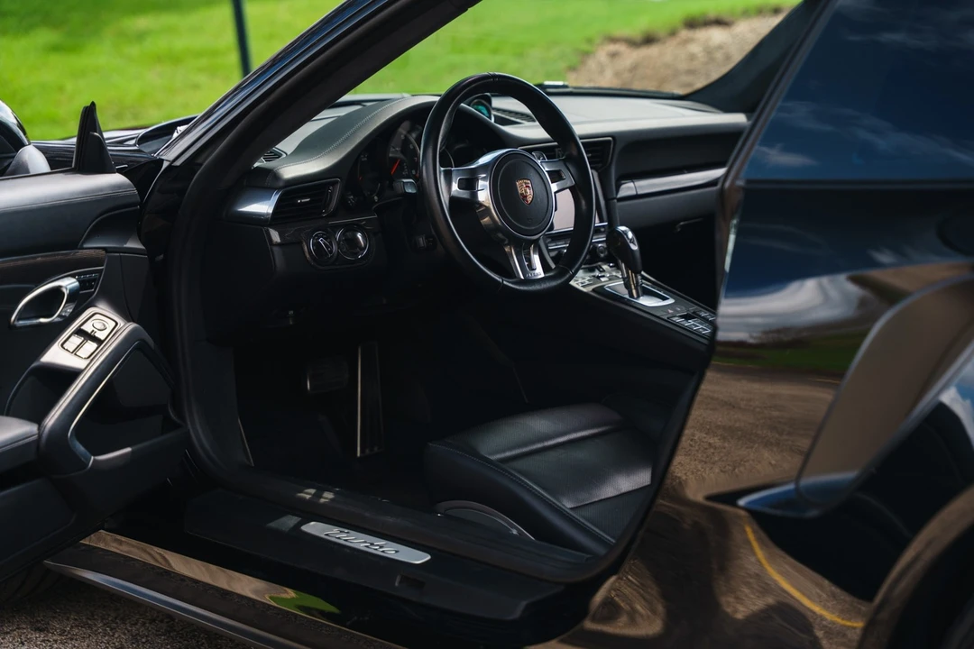 2015 Porsche - Image 29 of 31