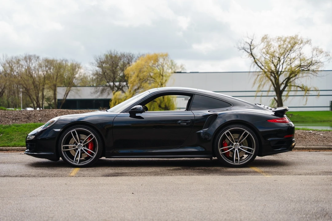2015 Porsche - Image 2 of 31