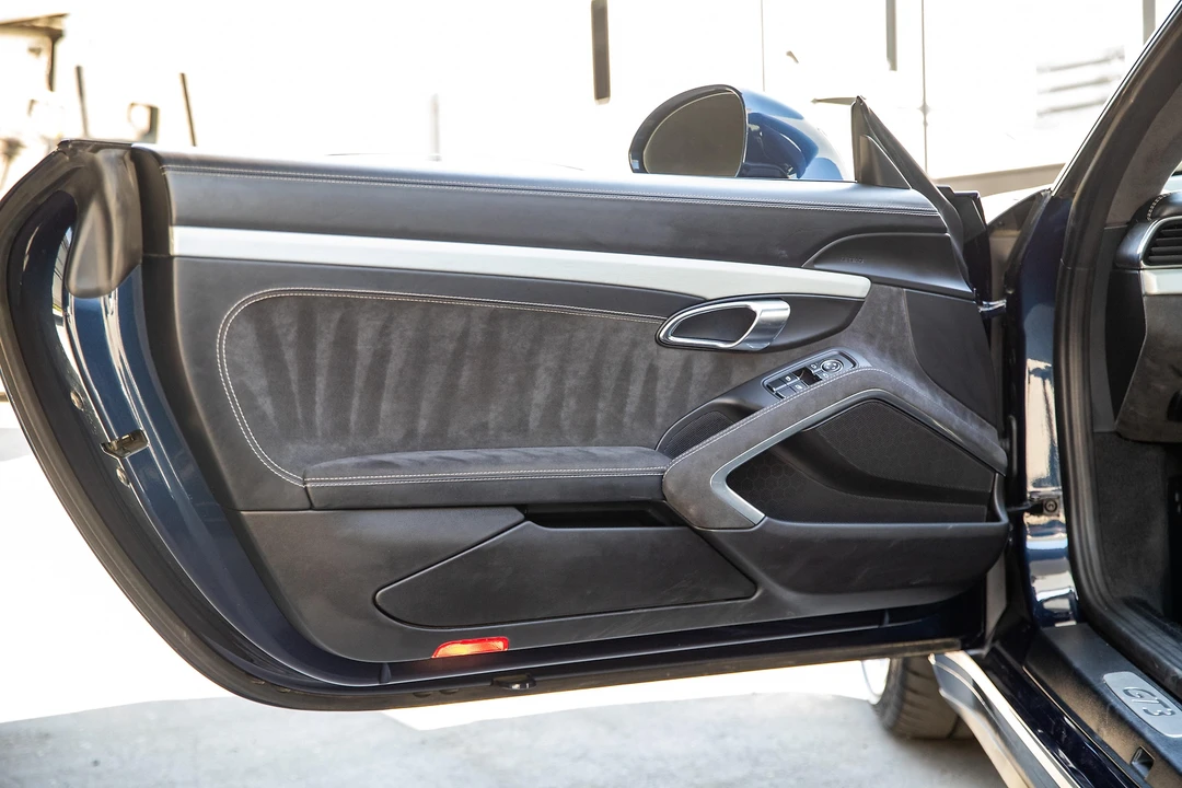 2015 Porsche 911 - Image 26 of 31